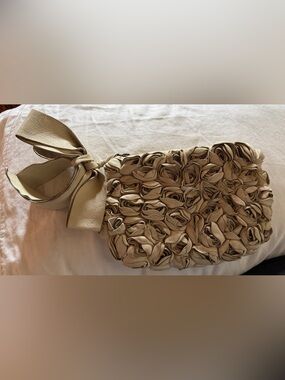 Miss Albright Rosette Wristlet Clutch - Neutral